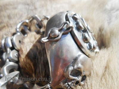 �M�~�b�N�ɂ���������Ă���B���삷��x�ɐS�n�悢������B