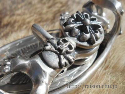 ��~�ʂ�1/3�̑傫���̃~�j�}���X�J�����N���b�v�ɁB�󂯑��ɂ̓X���[���S�V�b�N�N���X�B